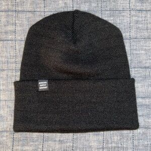 Herschel Supply Company 🖤 Beanie NWOT 🖤